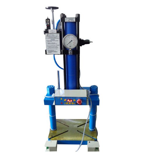 Hydro pneumatic press